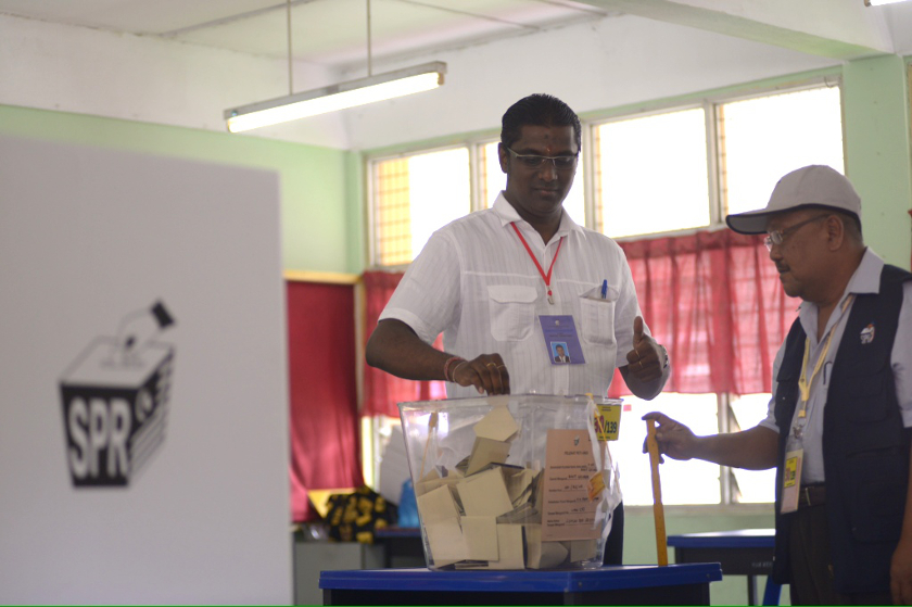 Seri Delima assemblyman RSN Rayer casts his vote at SK Bukit Gelugor, on May 25, 2014. u00e2u20acu201d Picture by K.E. Ooin
