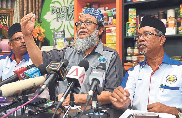 PPIM activist Sheikh Abdul Kareem (left) and Mawar advider Bazeer Mohd Ibrahim speak to the press, May 29, 2014. u00e2u20acu201d Bernama pic