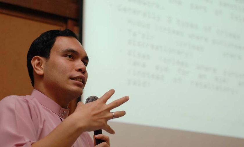 Syahredzan Johan speaks in the Hudud in Malaysia forum at the Kuala Lumpur Selangor Chinese Assembly Hall (KLSCAH). u00e2u20acu2022 Picture by Yusof Mat Isa