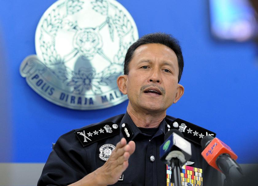 Pahang police chief, Datuk Sharifuddin Ab Ghani speaks to reporters during a press conference in Tioman Island, June 1, 2014. u00e2u20acu201d Bernama pic