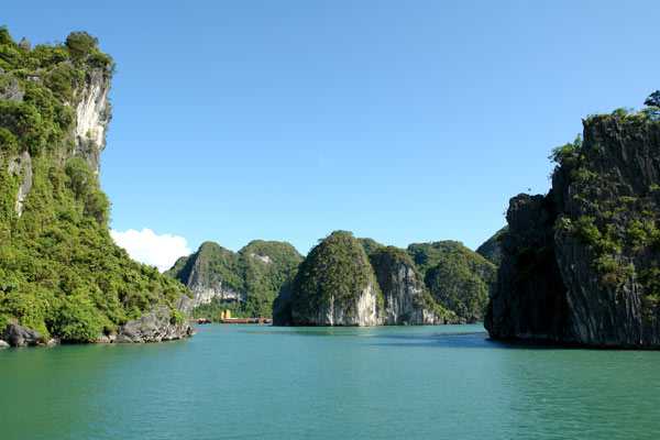 Ha Long Bay covers 1,553 square kilometres and has 1,969 islands of various sizes. u00e2u20acu201d AFP pic