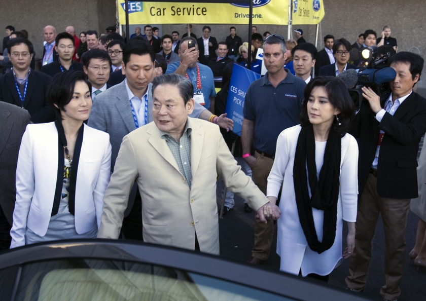 Samsung Electronics Chairman Lee Kun-hee with daughters Lee Boo-jin (right) and Lee Seo-hyun (left) is seen in this file photo dated January 12, 2012. u00e2u20acu201d Reuters pic