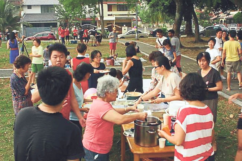 A neighbourhood party for the residents of Damansara Jaya, called Lorong Party, was organised on February 15, 2014. — Picture by Poskod.my