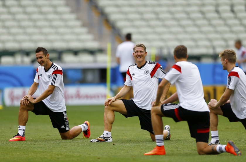 Germany's Bastian Schweinsteiger (centre) and Miroslav Klose (left) stretch during a practice session at Castelo stadium in Fortaleza, Brazil June 20, 2014. u00e2u20acu201d Reuters pic