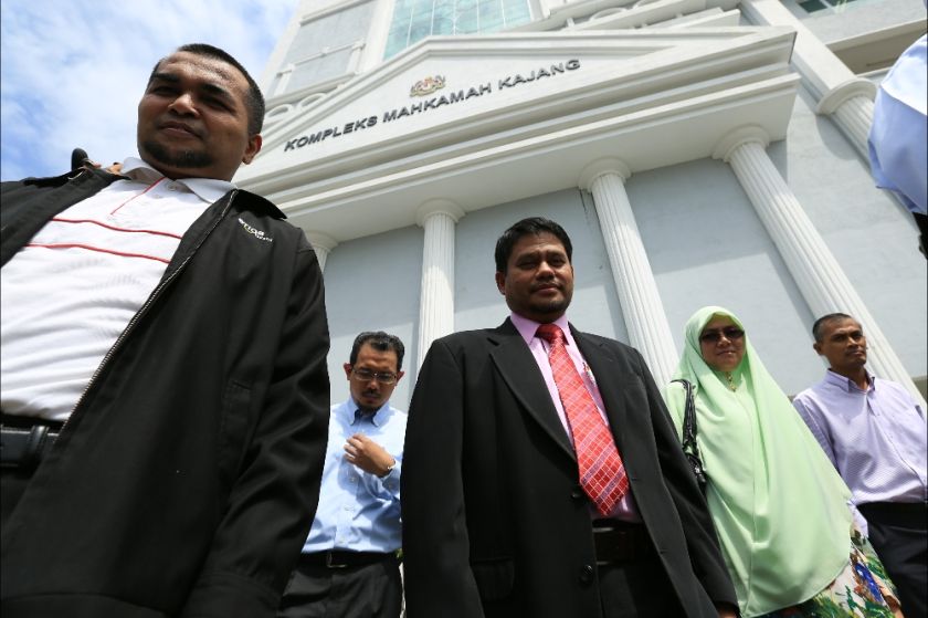 Ikatan Muslimin Malaysia (Isma) President Abdullah Zaik Abdul Rahman (centre) leaves the Kajang Sessions Court after being charged for sedition, on June 19, 2014. u00e2u20acu201d Picture by Saw Siow Feng