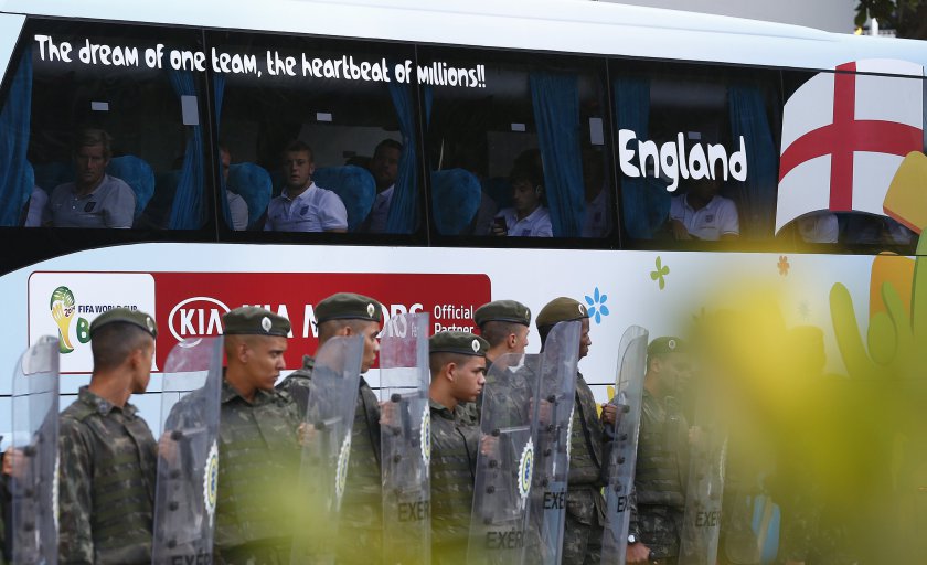 Englandu00e2u20acu2122s Jack Wilshere (second left) looks at Brazilian military as he arrives at the team hotel in Rio de Janeiro, June 8, 2014. u00e2u20acu201d Reuters pic