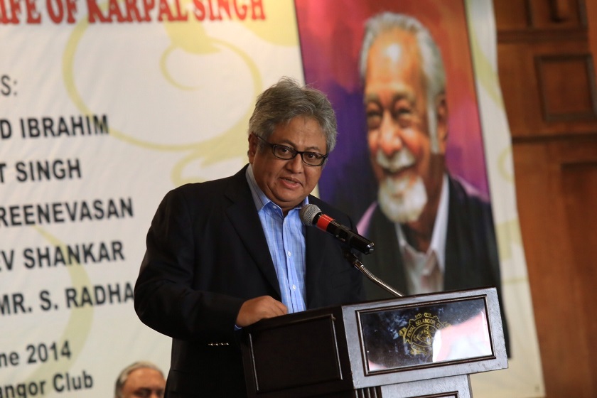 Datuk Mohd Zaid Ibrahim speaks at the Gandhi Memorial Trust of Malaysia ceremony where the late Karpal Singh received a posthumous public service award. u00e2u20acu201d Picture by Saw Siow Feng    