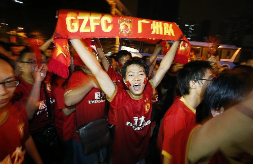 China's Guangzhou Evergrande fans celebrate after their team won the AFC Champions' League against South Korea's FC Seoul at Tianhe stadium in the southern Chinese city of Guangzhou, November 9, 2013 Reuters