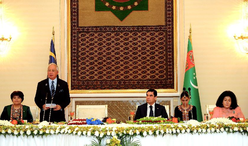 Prime Minister Najib Razak speaking at the Presidential Palace in Ashgabat, Turkmenistan, June 10, 2014. Present are President Gurbanguly Berdimuhamedov and Datin Seri Rosmah Mansor Bernama