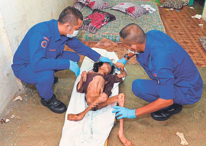Immigration officers stunned to find the emaciated disabled teenager during their operation. The chance discovery might have saved his life. — Picture by China Press