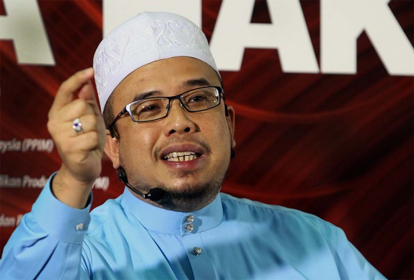 Datuk Dr Mohd Asri Zainul Abidin speaking at the Wacana Sinar forum at  Karangkraf, Shah Alam, June 20, 2014. u00e2u20acu201d Picture by Yusof Mat Isa