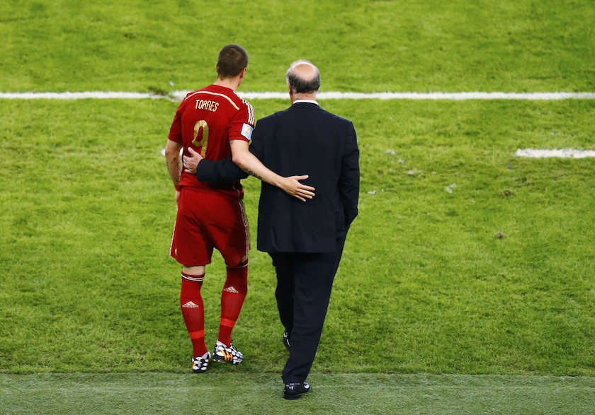Spain's coach Vicente Del Bosque (right) gives instructions to Fernando Torres before sending him on as a substitute against Chile during their 2014 World Cup Group B match at the Maracana stadium in Rio de Janeiro June 19, 2014.u00c2u00a0u00e2u20acu201d Reuters pic