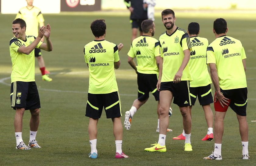Spainu00e2u20acu2122s Gerard Pique (third from right, facing camera) jokes with teammates at the start of a Spanish national soccer team training session at Robert F. Kennedy Stadium in Washington June 3, 2014. u00e2u20acu201d Reuters pic