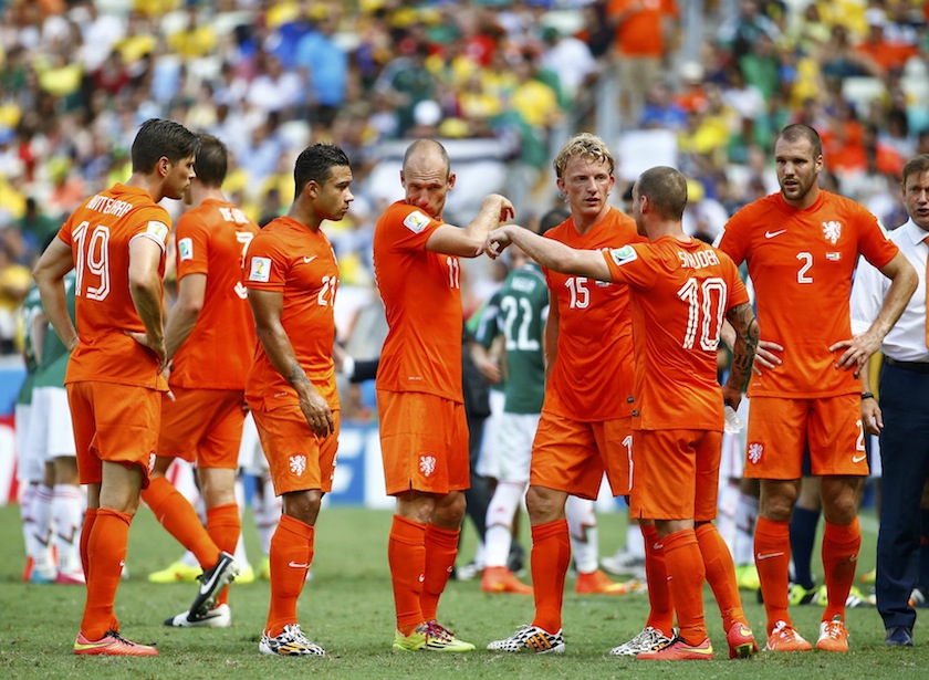 The Netherlands team takes a water break during their 2014 World Cup round of 16 game against Mexico at the Castelao arena in Fortaleza June 30, 2014.u00c2u00a0u00e2u20acu201d Reuters pic