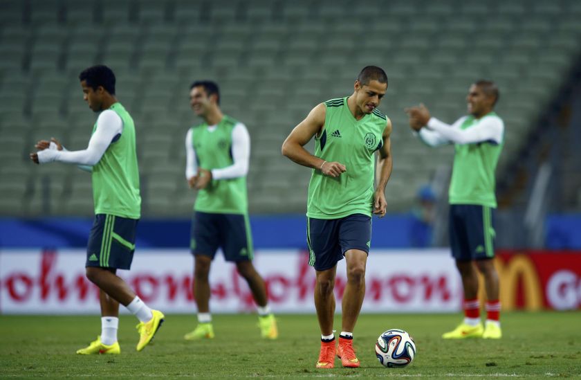 Mexico's national football team player Javier Hernandez plays with a ball during a training session in Fortaleza June 16, 2014. u00e2u20acu2022 Reuters pic