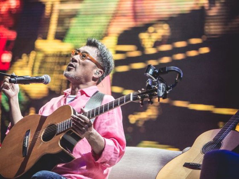 Taiwanu00e2u20acu2122s Jonathan Lee captivates his Singaporean audience with his guitars, band and songs he had written in an impressive 30-year career in Mandopop. u00e2u20acu2022 Today pic