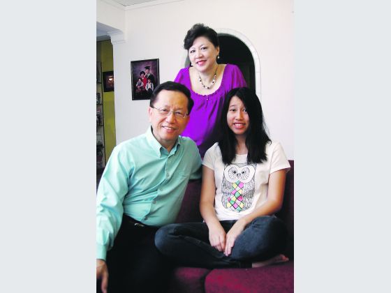 Madam Lim Siu Hong and her husband, Mr Lee Chee Keong, and one of her children, Gloria Lee. u00e2u20acu201d Today pic