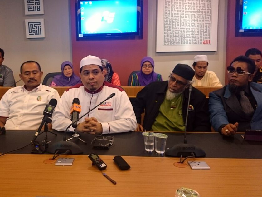 From left: Abu Bakar Yahya, Selangor Perkasa chief; Mohamed Hafiz Mohd Nordin, Pembela chairman; Mohamed Noordin Mohd Nor, Gabungan president; Suhaimi Adnan, Umno Youth's Religious Bureau Secretary at the press conference calling for the Attorney General 