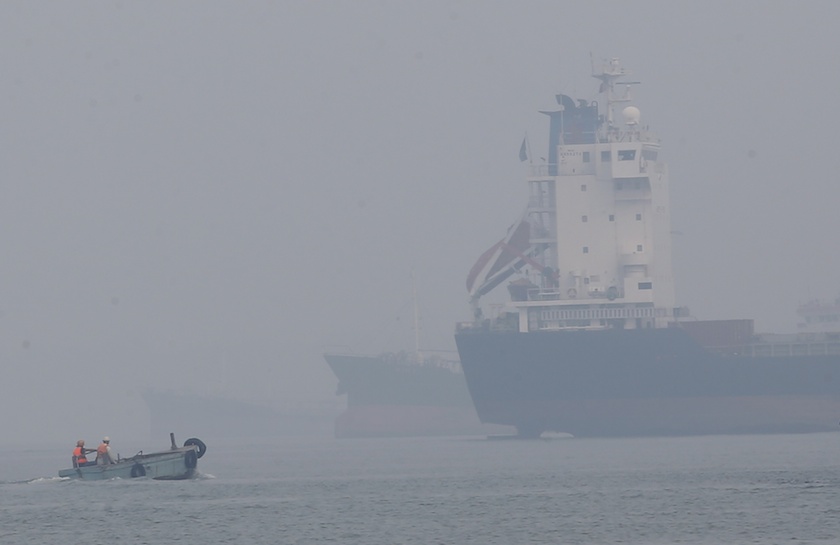 A boat is seen through haze in Northport Klang, outside Kuala Lumpur June 24, 2014. u00e2u20acu201d Reuters pic