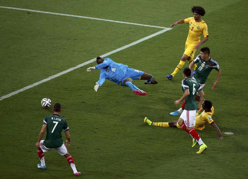 Mexicou00e2u20acu2122s Oribe Peralta (19) scores past Cameroonu00e2u20acu2122s goalkeeper during their 2014 World Cup Group A match in Natal June 13, 2014. u00e2u20acu201d Reuters pic