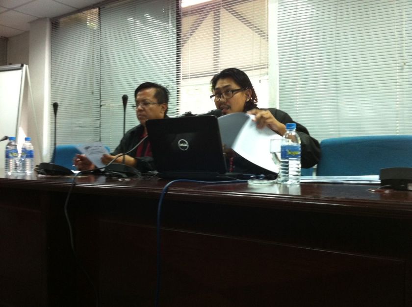 Dr Mohd Faizal Musa (right) speaks at a talk titled u00e2u20acu02dcAn introduction to religious minorities in Malaysiau00e2u20acu2122 at Universiti Kebangsaan Malaysia on June 12, 2014. u00e2u20acu2022 Picture by Boo Su-Lyn