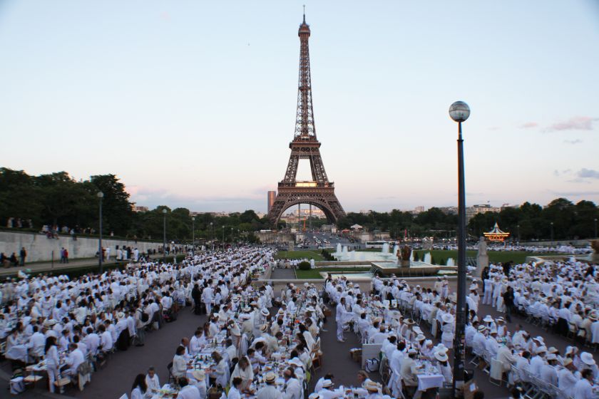 Diner en Blanc, 25th anniversary, 2013, Trocadero. u00e2u20acu201d Picture copyright of Vivian Song