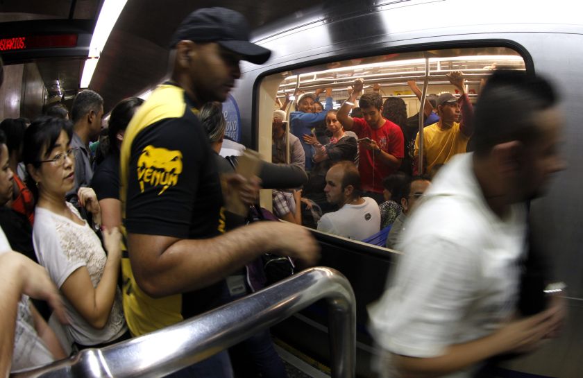 Commuters get on the train in a subway station in Sao Paulo May 21, 2014. Workers on Sao Paulou00e2u20acu2122s subway system will launch an open-ended strike today. u00e2u20acu201d Reuters pic