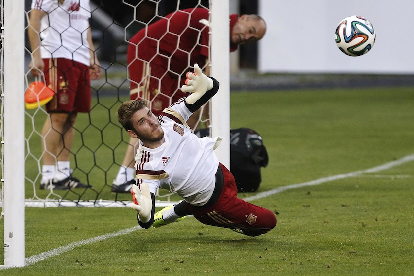 Spain's national team player David de Gea practices against penalty kicks during a training session at RFK Stadium in Washington June 3, 2014. u00e2u20acu201du00c2u00a0Reuters pic