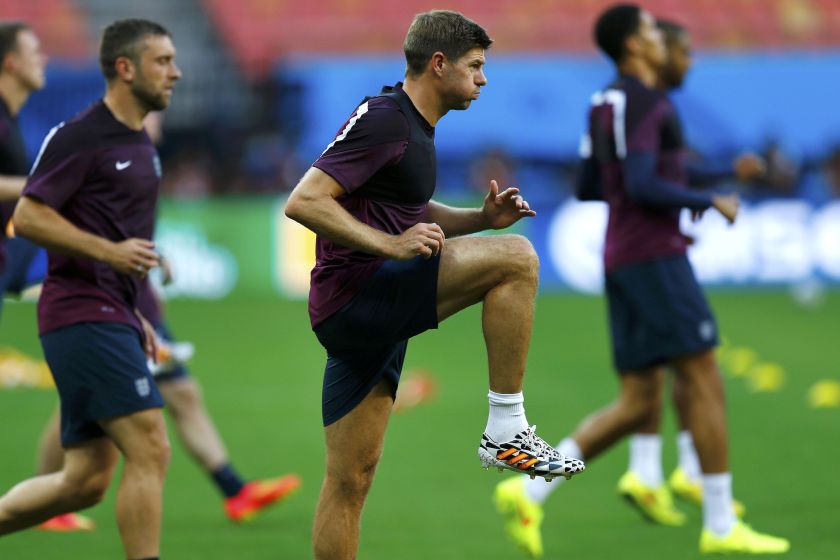 England's national football team player Steven Gerrard (centre) and his teammates attend a training session at the Arena Da Amazonia stadium in Manaus, June 13, 2014. u00e2u20acu2022 Reuters pic