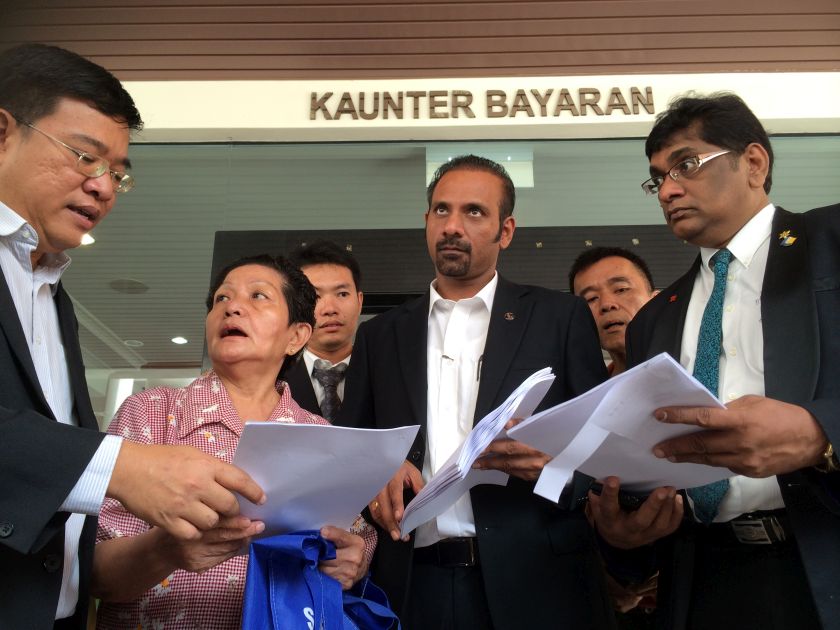 Tan Mah Suan (second left) filed an application at the High Court to declare her daughter a Buddhist. With her are Penang Chief Minister's political secretary Wong Hon Wai (left) and her counsels Ramkarpal and Raveentharan. u00e2u20acu201d Picture by Opalyn Mok