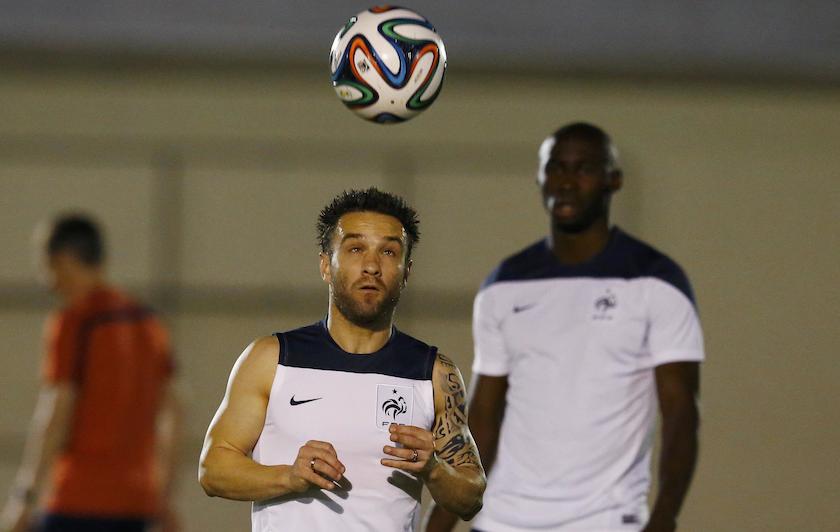 Franceu00e2u20acu2122s Mathieu Valbuena keeps his eyes on the ball during a training session in Rio de Janeiro, June 24, 2014. u00e2u20acu201d Reuters pic