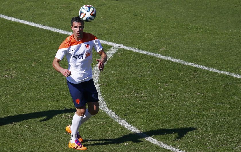 Netherlands' Robin Van Persie keeps his eyes on the ball during a training session in Rio de Janeiro June 24, 2014. u00e2u20acu201d Reuters pic