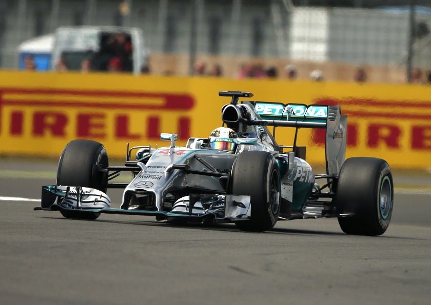 Mercedes Formula One driver Lewis Hamilton of Britain drives through a corner during the British F1 Grand Prix at the Silverstone Race circuit, central England July 6, 2014. u00e2u20acu201d Reuters pic