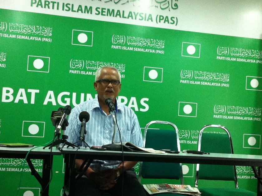 PAS information chief Datuk Mahfuz Omar speaks at a press conference at PAS headquarters on July 9. u00e2u20acu201d Picture by Boo Su-Lyn