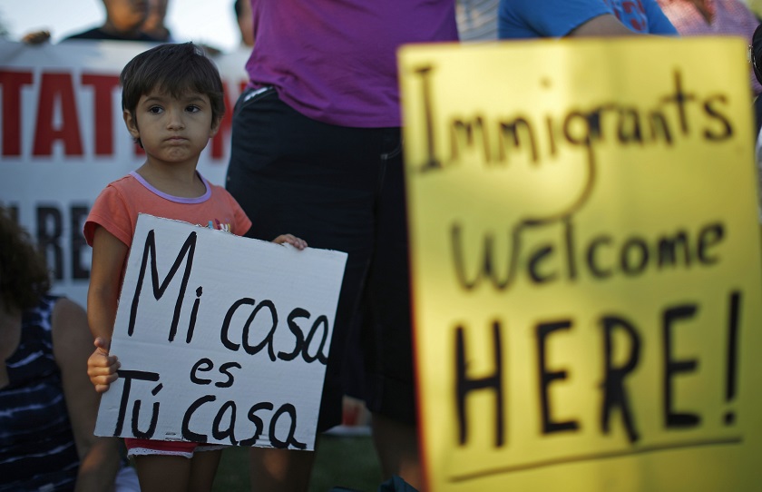 Allisen Stephens, 4, holds a sign at a vigil in support of refugee children and their families in Murrieta, California July 9, 2014. u00e2u20acu201d Reuters pic