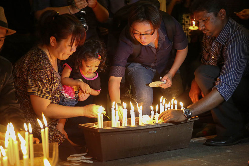 Members of the public light candles during a candlelight vigil for the victims on board MAS flight MH17 in Bangsar, on July 24, 2014. — Picture by Choo Choy May