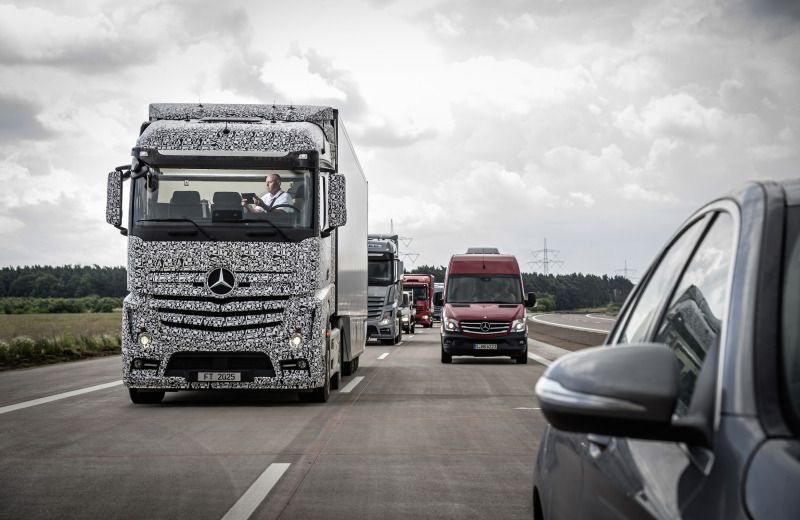 This Mercedes-Benz autonomous truck notices vehicles around it and prevents collisions u00c2u00a9Daimler supplied