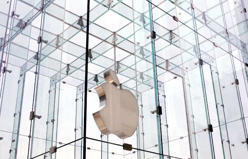 A patent for Apple describes a wrist band, possible with a touch screen, configured to connect wirelessly to a mobile device such as a smartphone.nAFP-Relaxnews supplied