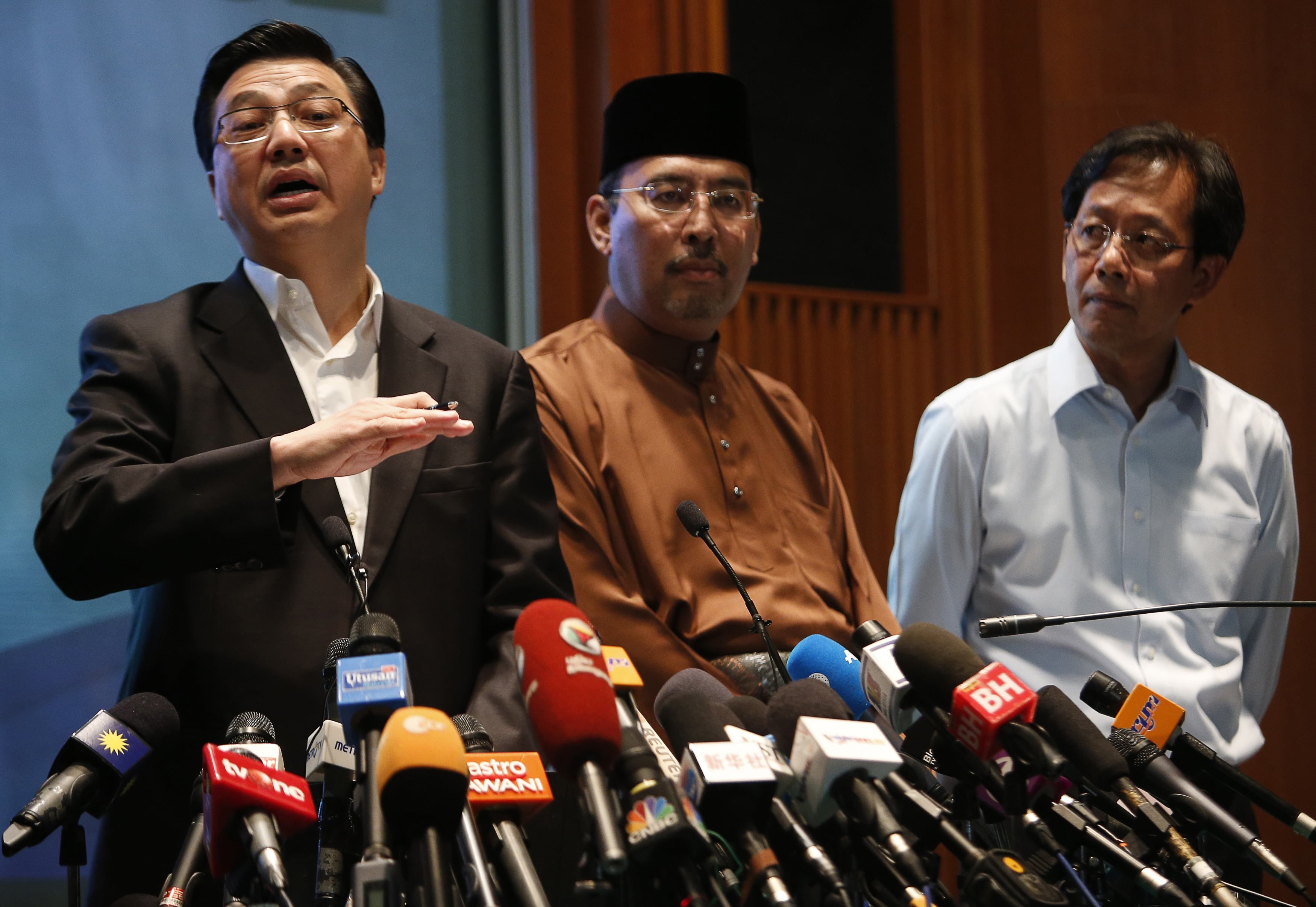 Malaysian Transport Minister Liow Tiong Lai (left) speaks during a news conference at a hotel near Kuala Lumpur International Airport in Sepang July 18, 2014. u00e2u20acu201d Reuters pic
