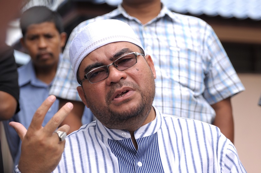 Penang deputy PAS commissioner Datuk Dr Mujahid Yusof Rawa said Ustaz Shahul Hamid has to apologise over his speech belittling the Hindu religion, July 31, 2014. u00e2u20acu201d Picture by K.E. Ooi