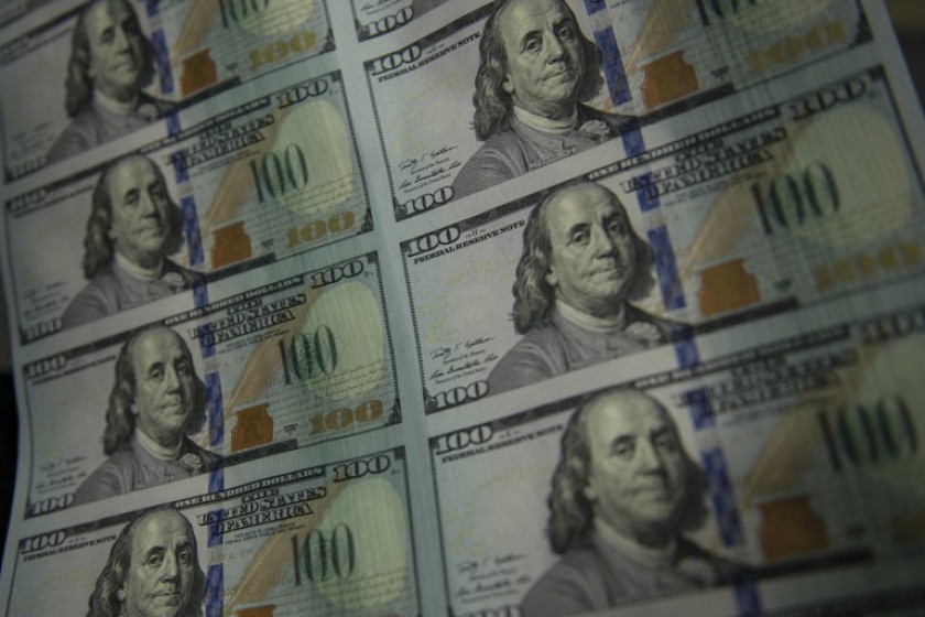 The US dollar remains unchanged in Asia July 9, 2014 as investors awaited the release of minutes from the last monthu00e2u20acu2122s Federal Reserveu00e2u20acu2122s policy meeting. u00e2u20acu201d AFP pic