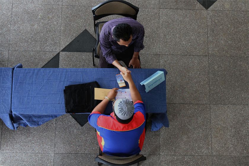 A man is seen paying his u00e2u20acu02dczakatu00e2u20acu2122 at the Wilayah Persekutuan Mosque in Kuala Lumpur, July 9, 2014. u00e2u20acu02dcZakatu00e2u20acu2122 is obligatory for all Muslims and is one of the five pillars of Islam. u00e2u20acu201d Picture by Yusof Mat Isa