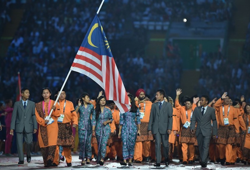 Malaysiau00e2u20acu2122s flag bearer Fatehah Mustapa leads the delegation during the opening ceremony of the 2014 Commonwealth Games at Celtic Park in Glasgow July 23, 2014. u00e2u20acu201d AFP pic