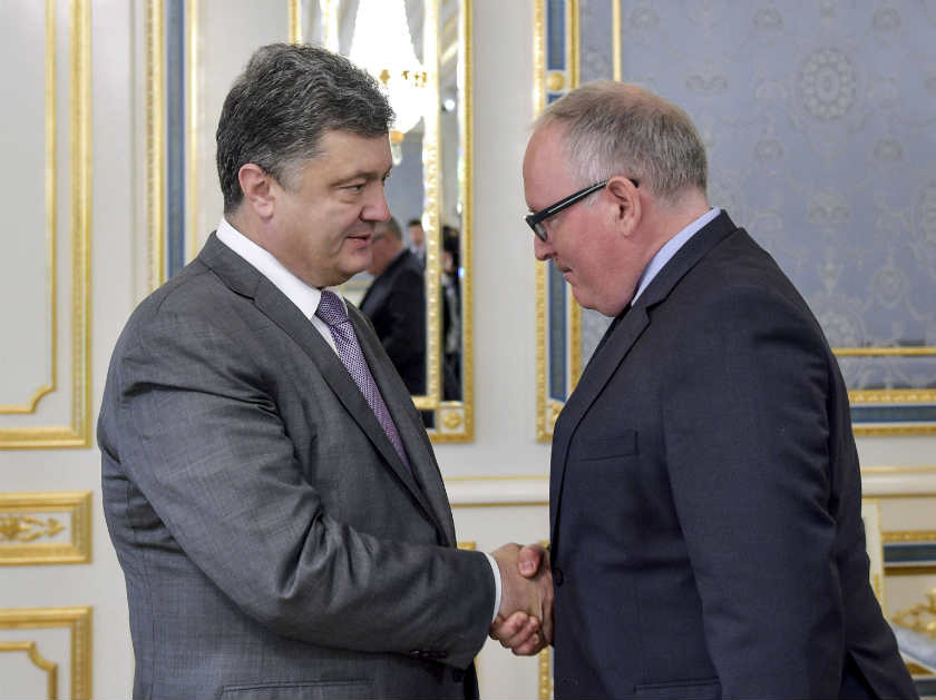Ukraine's President Petro Poroshenko (L) shakes hands with Netherlands' Foreign Minister Frans Timmermans during their meeting in Kiev July 19, 2014. u00e2u20acu201d Reuters pic