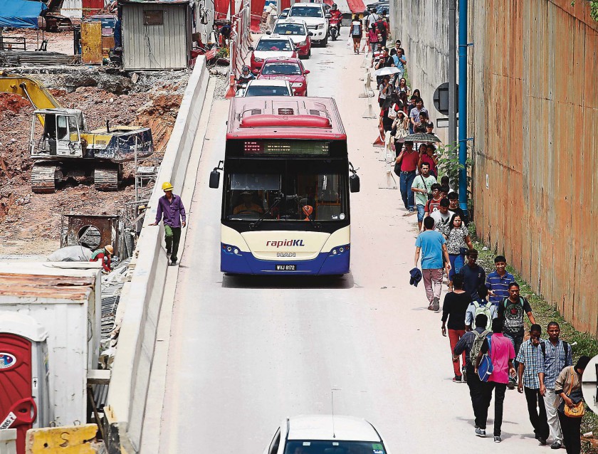 Pedestrians are forced to take the dangerous walk to reach their destinations along Jalan Imbi from Jalan Hang Tuah. u00e2u20acu201d Picture by Izzul Elya 