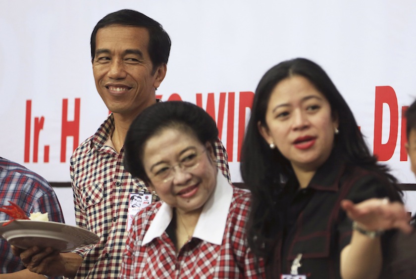 Indonesian presidential candidate Joko 'Jokowi' Widodo (left) stands beside former Indonesian President Megawati Sukarnoputri and her daughter Puan Maharani, during a meeting in Jakarta June 4, 2014. u00e2u20acu201du00c2u00a0Reuters pic