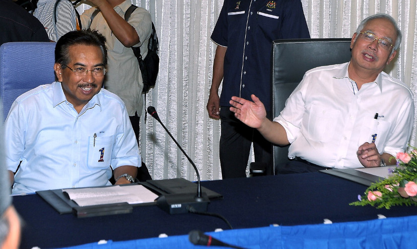 (From left) Sabah Chief Minister Datuk Seri Musa Aman and Prime Minister Datuk Seri Najib Razak attend a meeting with Barisan Nasional party leaders in Kota Kinabalu, on July 12, 2014. u00e2u20acu201d Bernama pic