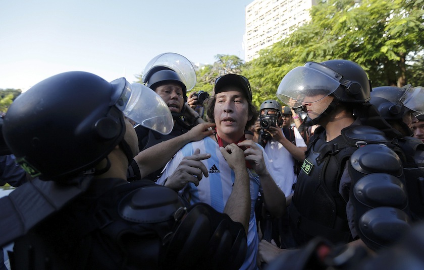 A demonstrator wears an Argentina national team jersey as he argues with policemen before the 2014 World Cup final match between Argentina and Germany in Rio de Janeiro, July 14, 2014.u00c2u00a0u00e2u20acu201du00c2u00a0Reuters pic