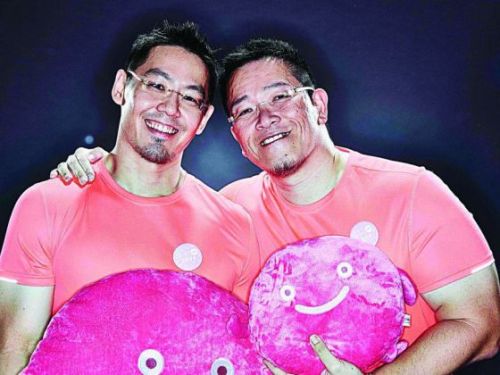 Chee (left) and Lim are contending that the law violates Articles 9 and 12 of the Constitution, which protect life and personal liberty and against unlawful discrimination, respectively. — TODAY pic