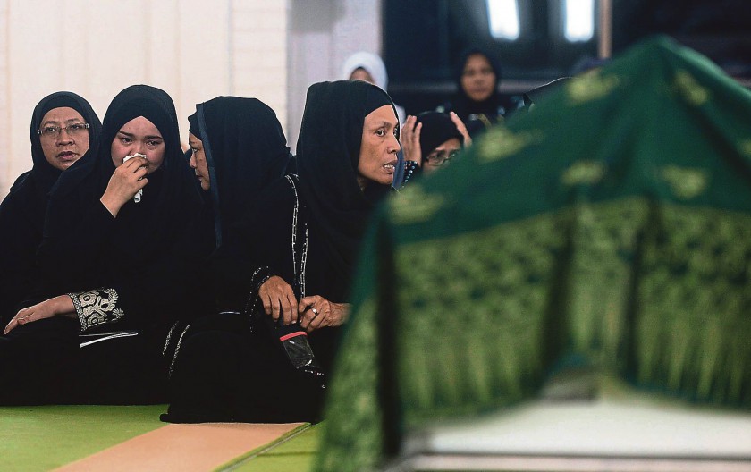 Siti Nurhaliza (second from left) joins friends and family of the late Sharifah Aini to pay their respects at the Taqwa Mosque in Taman Tun Dr Ismail. u00e2u20acu201d Pictures by Razak Ghazali